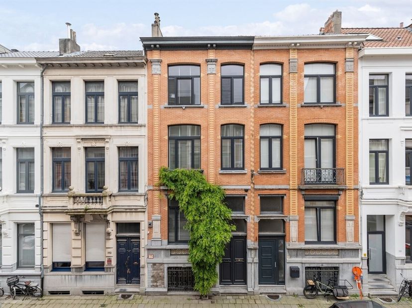 Maison de ville exclusive dans un emplacement de choix dans le Vijfhoek à vendre !<br />
Emplacement :<br />
Situé dans le quartier recherché de Vijfh