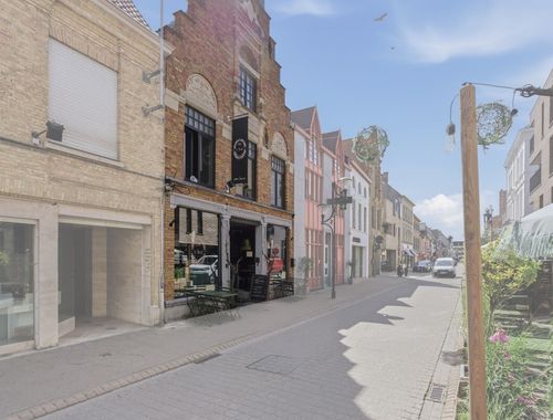                                         Bien commercial avec habitation à vendre à Veurne, € 55.000
