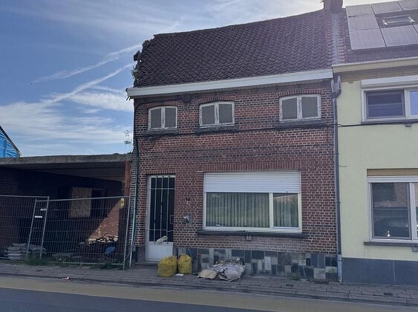 Maison à démolir dans un endroit central avec de nombreuses possibilités terrain de 205 m²<br />
Vous êtes à la recherche d'un projet de terrain ou d'