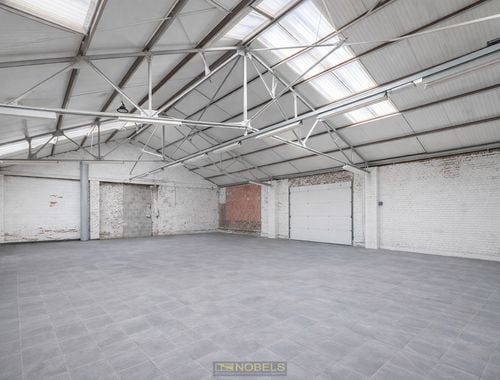                                         Entrepôt avec bureau à vendre à Zottegem, € 430.000
