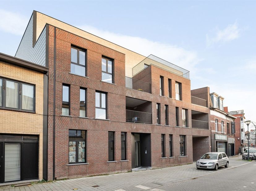 Opbrengsteigendom bestaande uit 8 nieuwbouw appartementen met terrassen en parkeerplaatsen<br />
Deze opbrengsteigendom met 8 nieuwbouw appartementen