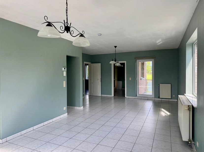 Appartement clé en main de 2 chambres à coucher avec terrasse, idéalement situé au coeur de Lier !<br />
Situation :<br />
Situé dans une rue calme et