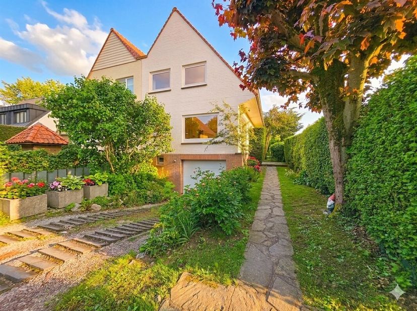 infos &amp; Visites : 0475.392.444 : Au coeur du très recherché quartier du Fort Jaco, à proximité immédiate de toutes les facilités accessibles à pied (c