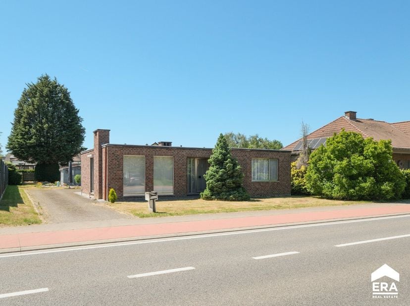 Gelijkvloerse woning met een praktische indeling en zonnige tuin. De woning is vlak bij het bruisende centrum van Herk-de-Stad gelegen. Dankzij de cen