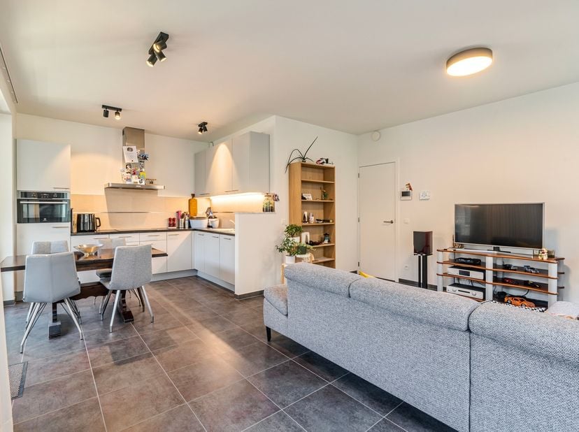Modern en instapklaar 2 slaapkamer appartement in de Regattawijk met autostaanplaats<br />
Ontdek dit modern en instapklaar appartement, gelegen in d