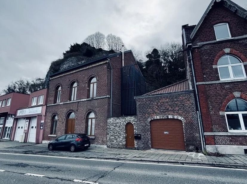 À Argenteau, dans la commune de Visé, immeuble de rapport entièrement loué offrant des revenus locatifs immédiats.<br />
Le bien se compose de 3 appar