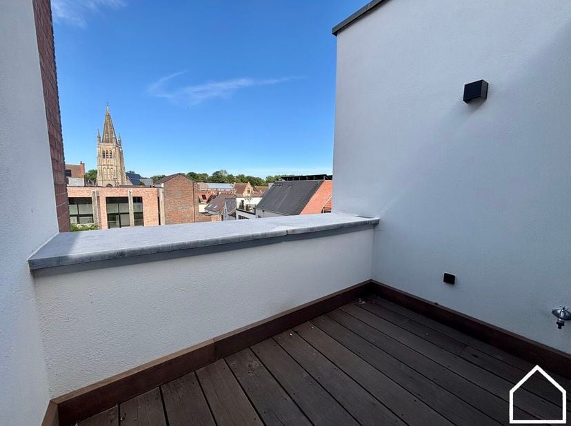 Appartement 0301 is gelegen op de derde verdieping van Residentie Melrose Place en heeft een totale oppervlakte van 105,31 m². Met daarbij een noord-o