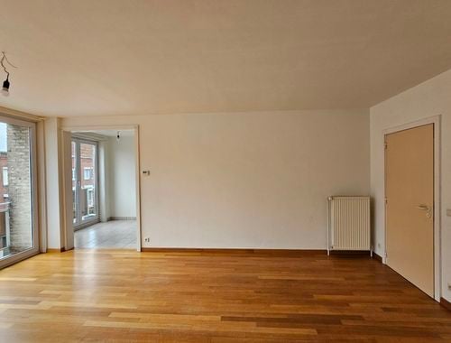                                         Appartement te huur in Kortrijk, € 825
