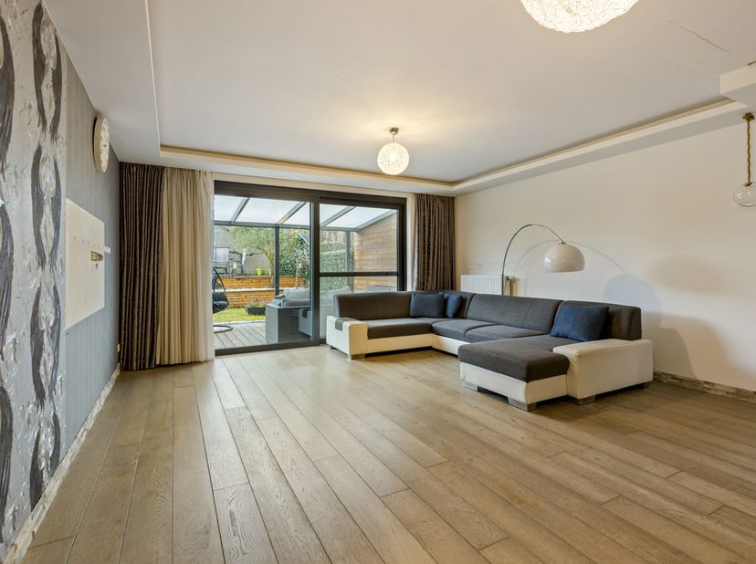 Bent u op zoek naar een instapklaar huis op een uitstekende locatie? Deze verzorgde eengezinswoning in Bilzen biedt het ideale evenwicht tussen stedel