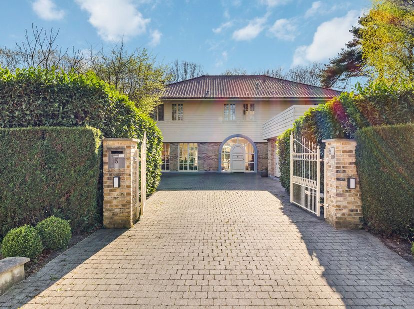 Deze prachtige villa met een "open space"-concept in Kapellen is een droomhuis voor iedereen die op zoek is naar luxe en comfort.<br />
De woning, geb