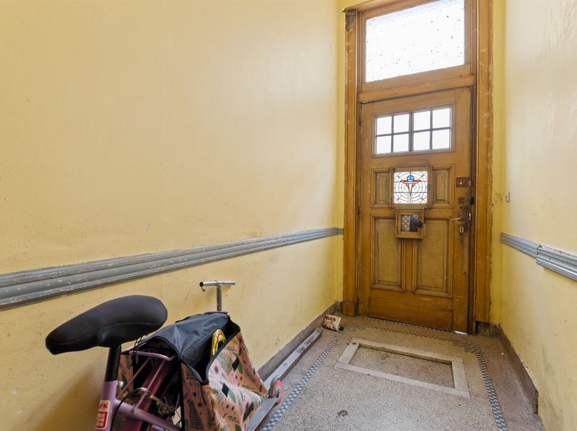 Huis met 3 appartementen op centrale locatie<br />
 Ligging: Ontdek deze woning, opgedeeld in 3 appartementen, in het centrum van Antwerpen. Met de H
