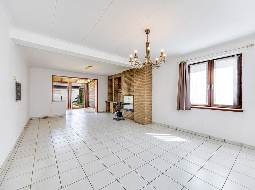 Bent u op zoek naar een VRIJSTAANDE WONING die u volledig naar eigen smaak kunt opfrissen? Dan is dit jouw ding!<br />
Deze woning, op een perceel van