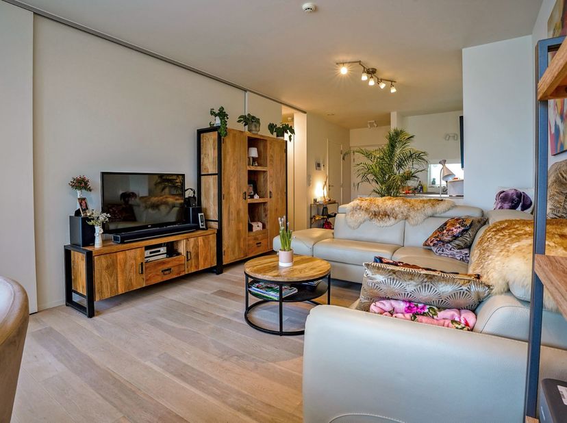 Pal in het centrum van Oostduinkerke-Dorp vindt u dit luxueus appartement / service flat (67m²) met 1 slaapkamer. Dit prachtige complex is gelegen vla
