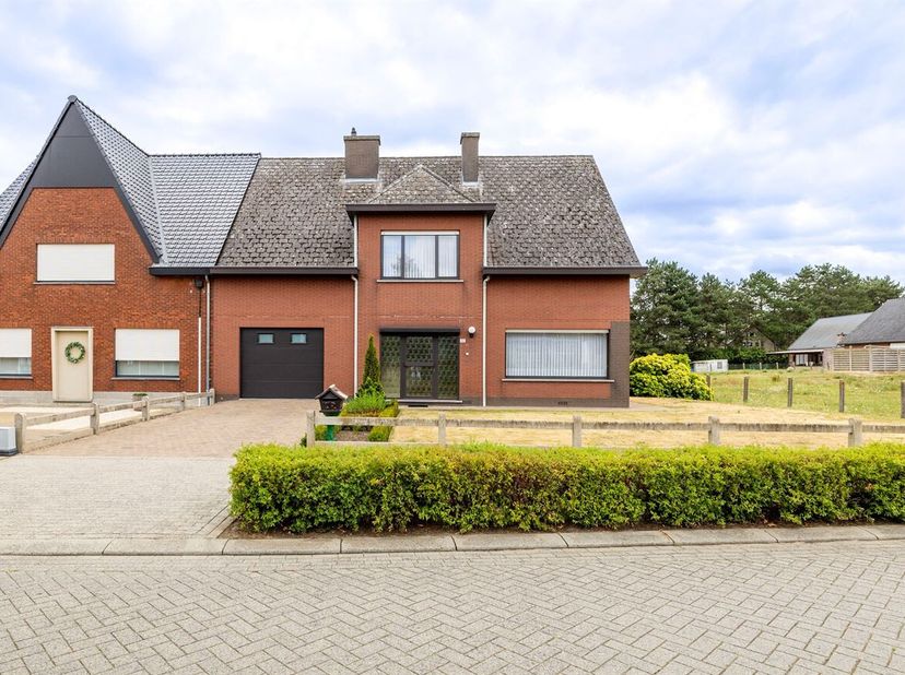 Spacieuse maison de 4 chambres idéalement située à Hulshout ! <br />
Cette maison est située dans un cadre verdoyant et adapté aux enfants, tout en ét