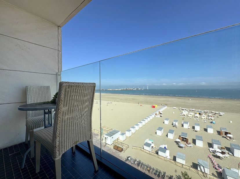 Droomt U van een eigen stek aan zee of bent U op zoek naar een interessante investering met uitstekende verhuurmogelijkheden? Dan is deze verzorgde st