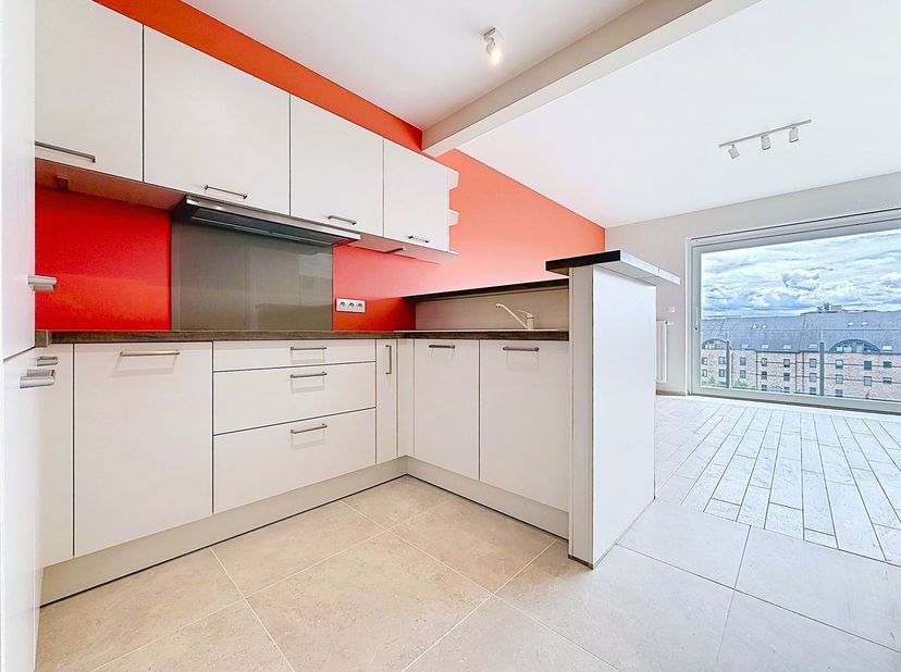 Magnifique appartement situé rue de Roulers à Mouscron, à deux pas du centre-ville.<br />
Cet appartement de 90 m², en excellent état, se situe au tro