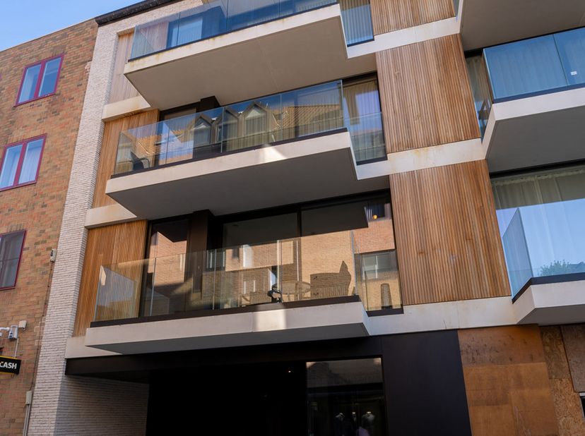 Staanplaats gelegen in het nieuwbouwproject Maple Leaf. Een zeer centrale locatie in Blankenberge die ook perfect dienst kan doen als investering.<br