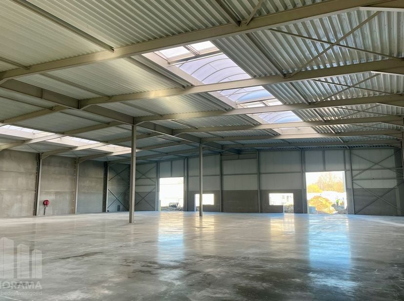 Unité PME neuve de 1 400 m² à vendre<br />
Ce hall fait partie du tout nouveau développement PME "HEIDELO-PARK", situé à 1 km de la Liersesteenweg (N1