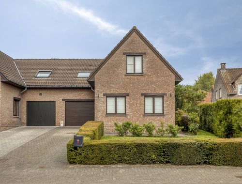                                         Villa à vendre à Sint-Pieters-Leeuw, € 470.000
