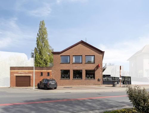                                         Bien commercial avec habitation à vendre à Landegem, € 695.000
