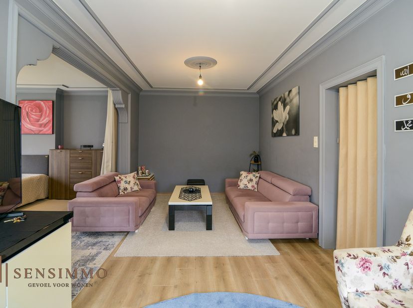 Ontdek deze half open bebouwing in Houthalen-Helchteren op een perceel van 5a05ca. Het huis dateert uit 1940 met een grondige renovatie vermoedelijk r