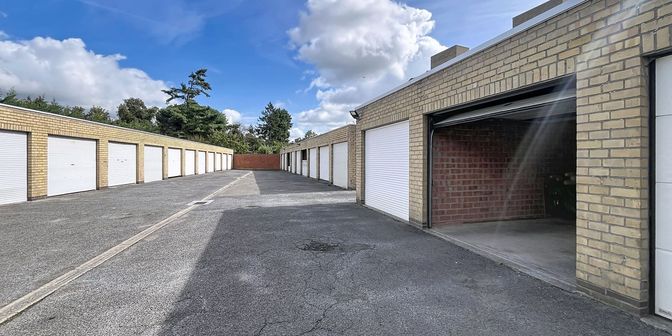 Garage te koop in Ardooisesteenweg 175/177 bus Gar 16, 8800 Roeselare