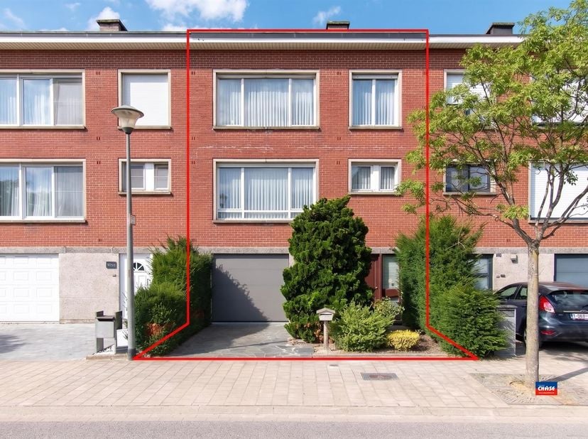 !!! VERKOCHT ONDER VOORWAARDEN !!! HOBOKEN | DEELS TE RENOVEREN BEL-ETAGE MET DRIE SLAAPKAMERS, GARAGE EN TUIN OP EEN TOTALE GRONDOPPERVLAKTE VAN 220m
