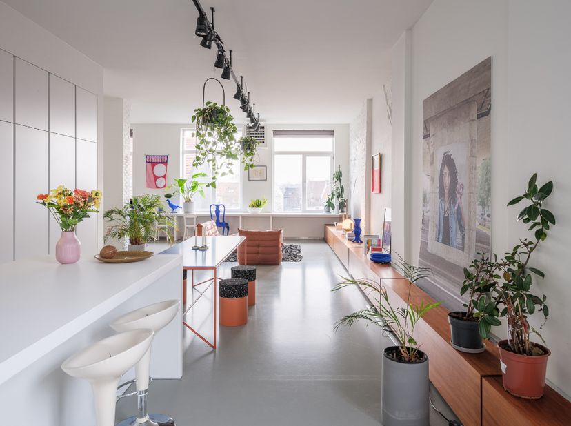 Architecturale en lichtrijke loft op een boogscheut van Centrum Gent.<br />
<br />
Voor meer informatie, mail naar info@carloeggermont.be<br />
<br />