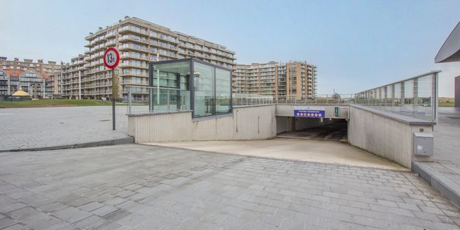 Garage à louer à Dienstweg Havengeul 12A, 8620 Nieuwpoort