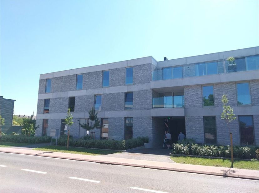Vraag uw bezoek aan via info@optimusvastgoed.be!<br />
TE HUUR: Nieuwbouwappartement met 2 slaapkamers te Aarschot!<br />
Dit nieuwbouwappartement is