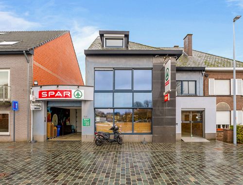                                         Petit magasin à vendre à Wichelen, € 1.290.000
