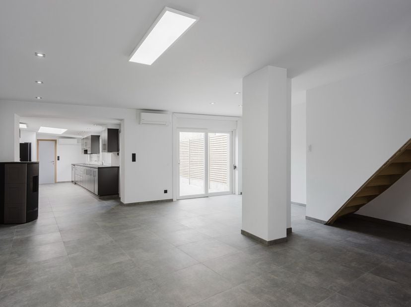 Welkom in deze recent gerenoveerde woning die werd getransformeerd naar een gezellige en instapklare woonst.&amp;nbsp;<br />
<br />
De inkomhal verwelkomt