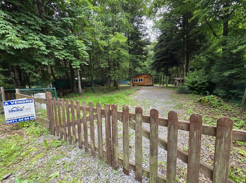 IMMOHALI VEND un chalet à rénover et à régulariser sur une magnifique grande parcelle de 14 ares 34 centiares.<br />
Chalet à rénover à lintérieur (ca