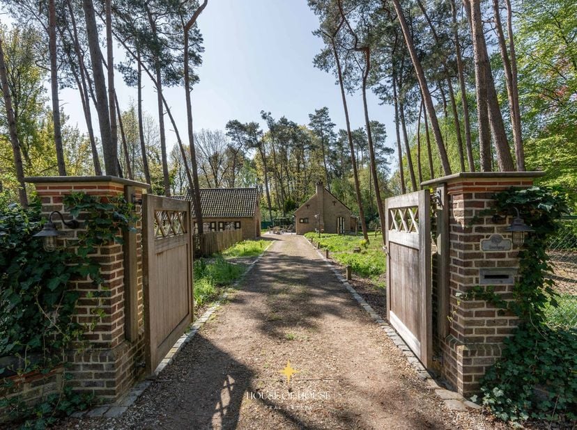 Huis te koop in Lorkendreef 1,
                    9910 Ursel