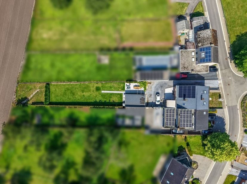 Deze verzorgde woning is gelegen aan de Lindestraat 17 in het landelijke Gingelom, een gemeente die gekend staat om haar rustige woonomgeving, uitgest