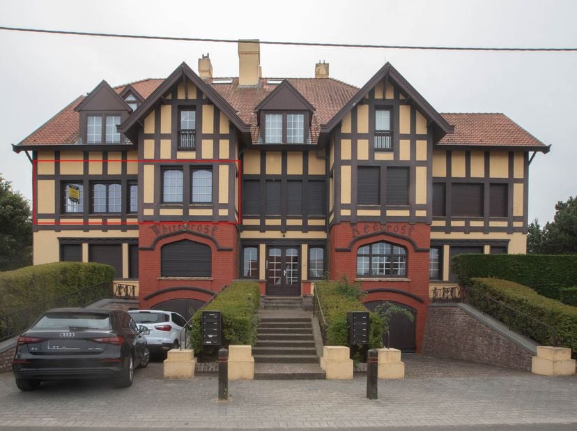 APPARTEMENT AU 1ER ÉTAGE AVEC PARKING - <br />
<br />
Vivez à deux pas de la mer, dans un quartier résidentiel calme de De Haan : cet appartement lumi