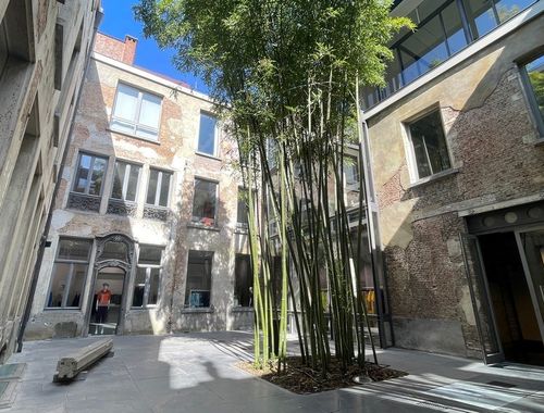                                         Bureaux à louer à Antwerpen, € 2.350
