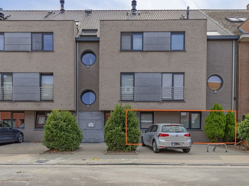 EERSTE BEZOEKDAG WOENSDAG 19/08 VAN 16U - 18U (ENKEL OP AFSPRAAK!!)<br />
AALST - Instapklaar gelijkvloers appartement in het centrum van Aalst met te