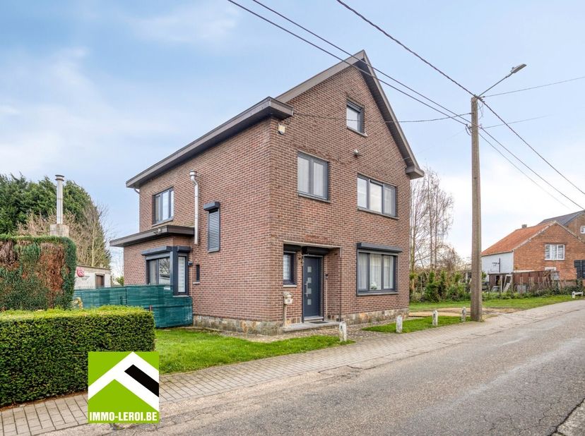 Bekijk deze woning rechtstreeks op de site van Immo Leroi: https://www.immo-leroi.be/pand/kopen-woning-tongeren-borgloon/7539157.<br />
Mooi gelegen i