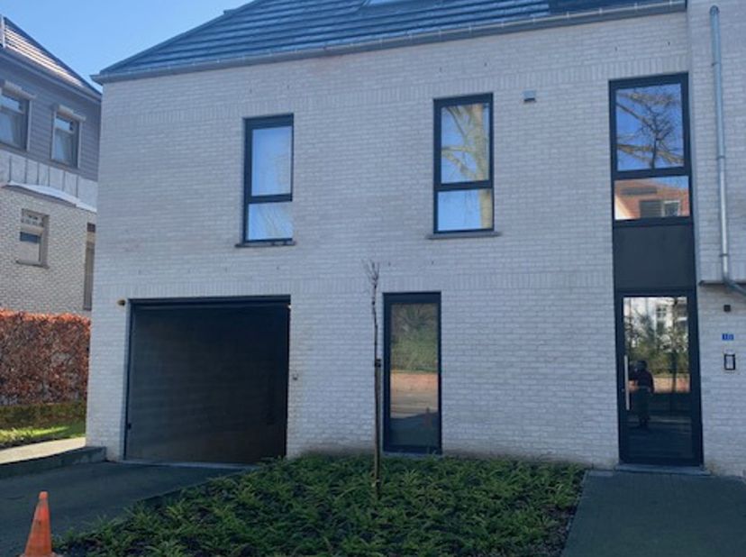 Garage à vendre
                    à 2400 Mol