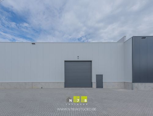                                         Bâtiment d’entreprise à louer à Maaseik, € 1.315
