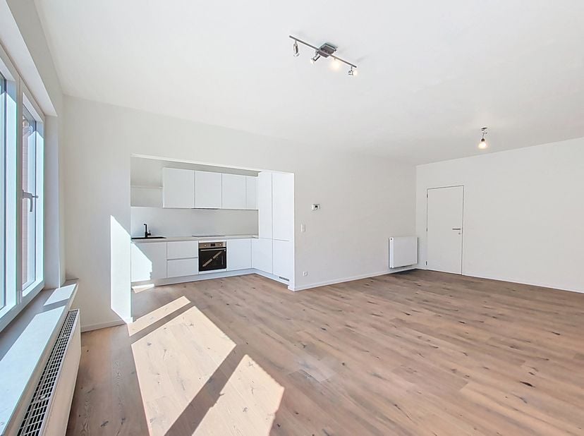 Gerenoveerd appartement in Buizegem-wijk te Edegem in een kleinschalig gebouw. Gelegen in een rustige woonwijk nabij het gekende park 'Romeinse Put',