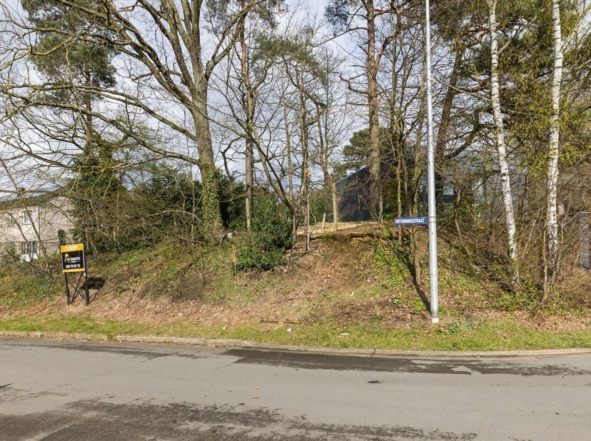 RUSTIG GELEGEN BOUWGROND VOOR HALFOPEN BEBOUWING<br />
<br />
Locatie: Ontginningstraat, Houthalen-Helchteren (Meulenberg)<br />
<br />
Mooi gelegen b