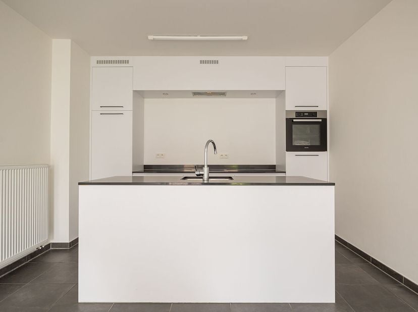 Ontdek dit stijlvolle appartement in Residentie Allier, een moderne residentie bestaande uit 38 appartementen, uitstekend gelegen vlak aan het station