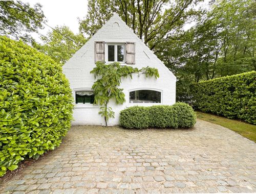                                         Woning te huur in Lasne-Chapelle-Saint-Lambert, € 1.260
