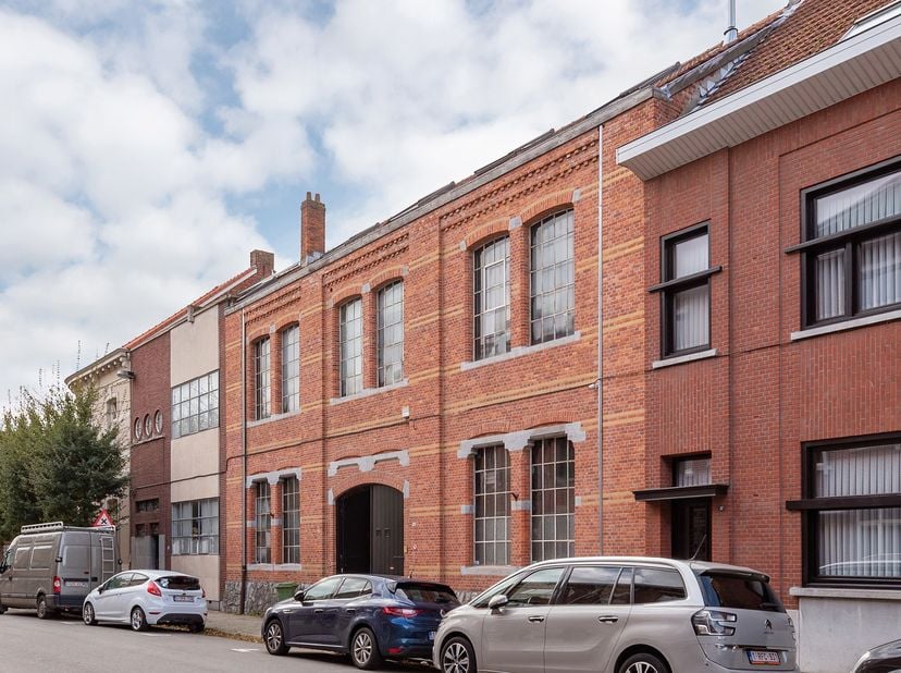 Huurprijs: 450 EUR per maand<br />
Huurwaarborg = 3 maanden huur<br />
Beschikbaar: onmiddellijk<br />
BEZOEK AANVRAGEN EN KANDIDAAT STELLEN: Kan enke