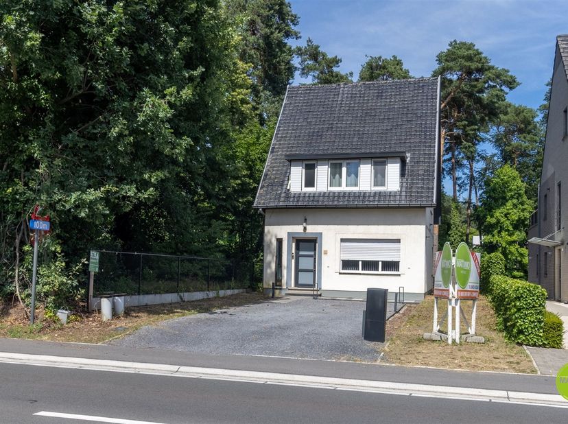 Leuke open bebouwing in centrum Averbode<br />
<br />
Op een vlot bereikbare locatie langs de Westelsebaan bevindt zich deze charmante open bebouwin