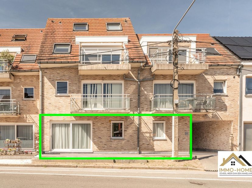 Dit mooie instapklare appartement is terug te vinden op het gelijkvloers van het moderne complex. Je wordt er ontvangen in een ruime inkomhal die de c