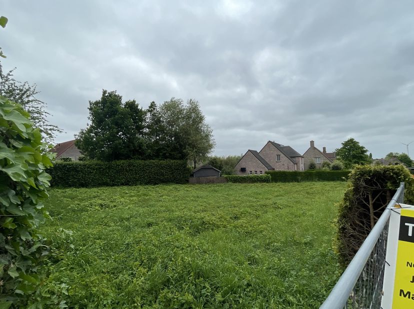 PERCEEL BOUWGROND (722 m²) -<br />
<br />
In de Hondsmertjesstraat, rechts naast huisnummer 64, bieden wij het laatste beschikbare lot aan van een nie
