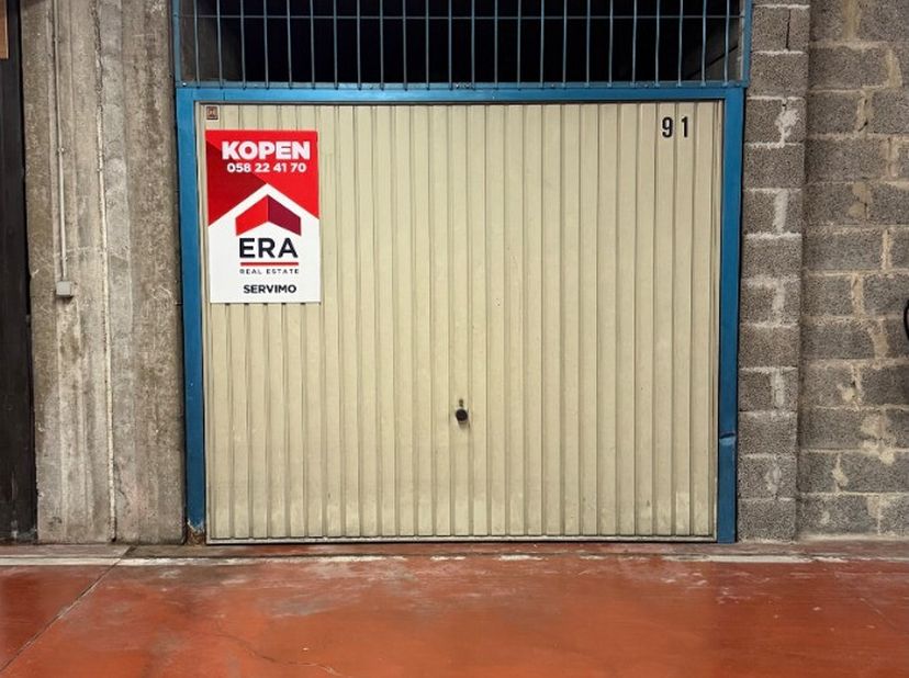 De Panne: Garage te koop in Residentie 't ZandBent u op zoek naar een veilig en vlot bereikbaar garagebox op een toplocatie in De Panne? Dan is deze g